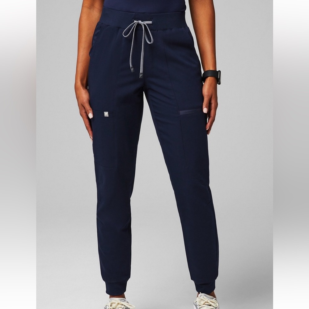 Fabletics Scrub Set - Picture 2 of 3